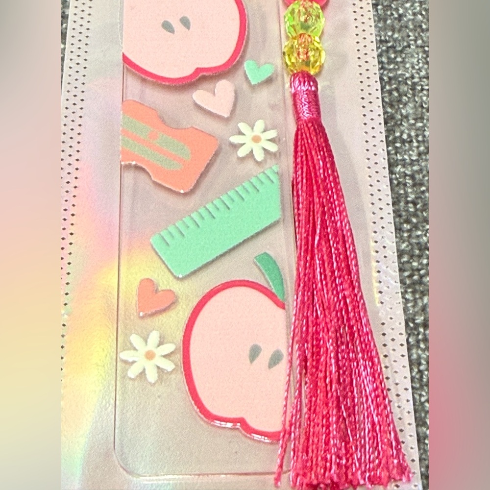 Acrylic bookmark with Apples design, tassel and beads. NWOT - Picture 8 of 8